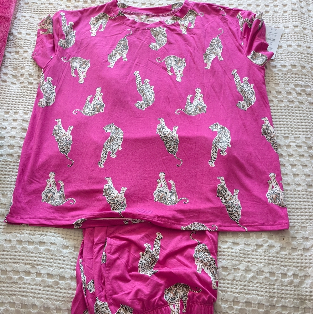 Pink Tiger Print Women's Pajamas